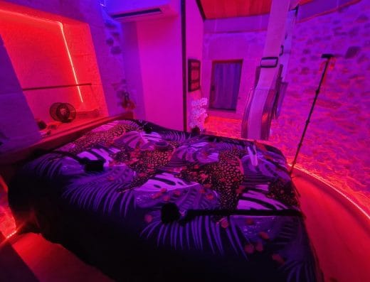 La Tour Secrète : Love room romantique, atypique, spa et sauna, escapade en couple